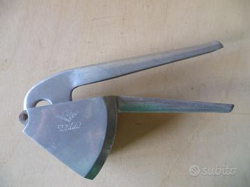 Vecchio utensile da cucina alluminio anni 50