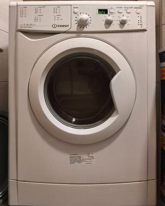 Lavatrice Ultra Slim Indesit 4 KG profonda 30cm