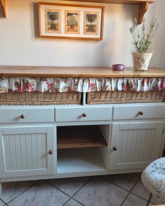 Mobile credenza buffet. 