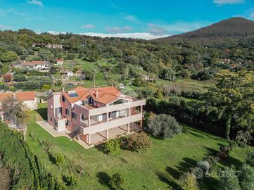 VILLA SINGOLA A BRACCIANO