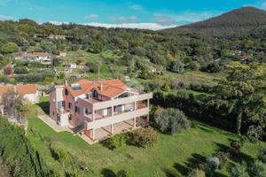 VILLA SINGOLA A BRACCIANO