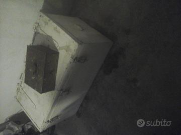 Cassetta in ferro con chiave