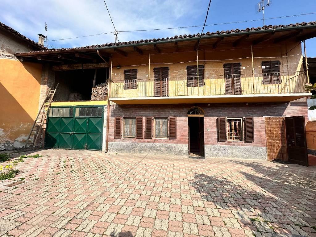 Rustico / Casale di 190 m² con più di 5 locali a V - Vista 2