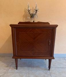 Comodino artigianale in leggno (56x66x36cm)