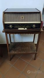 Antica radio. "Angolo vintage"