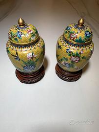 Coppia vasi cloisonné Beijing anni ’60 con base in