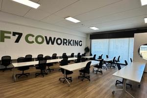 Postazione coworking in open space