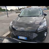 FORD KUGA ANNO 2023 COLORE NERO PERFETTA