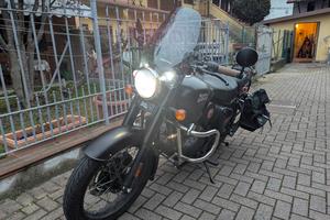 Royal Enfield Classic 350 accessoriata 