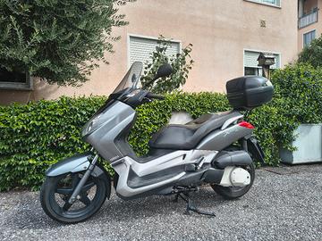 Yamaha XMAX 250 