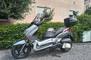 Yamaha XMAX 250 