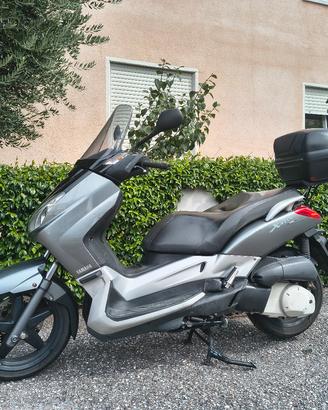 Yamaha XMAX 250 