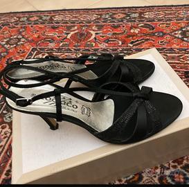 sandalo nero stupendo