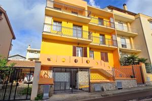 Luminoso quadrilocale con posto auto coperto