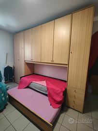 Armadio a ponte con letto a cassettone 
