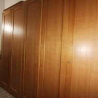 Armadio cassettiera e comodino in rovere .