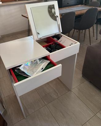 Toeletta/ mobile trucco ikea Brinnes