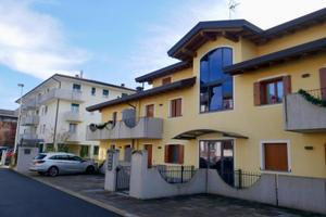 APPARTAMENTO BICAMERE CON GIARDINO PRIVATO: un'...