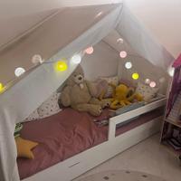 Letto casetta  per bambini  nuovo  + telo mussola