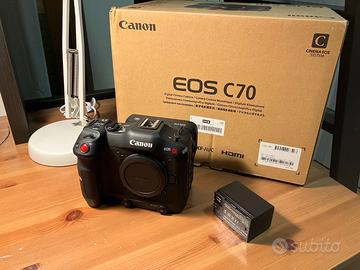 Canon EOS C70 - Corpo + 4 batterie