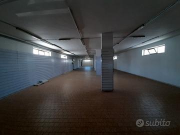 Grande locale magazzino 400 mq