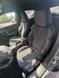 sedili interni peugeot 2008 gtline