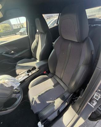 sedili interni peugeot 2008 gtline
