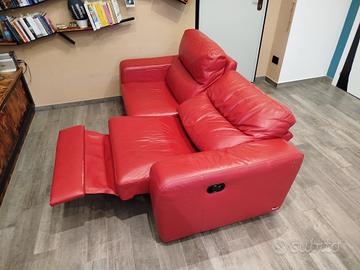 divano in pelle rosso