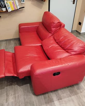 divano in pelle rosso