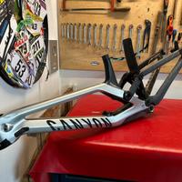 Telaio downhill canyon sender 2023