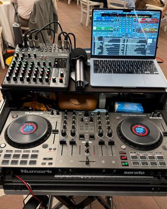 Console da dj Numark NS4FX con case Thoman