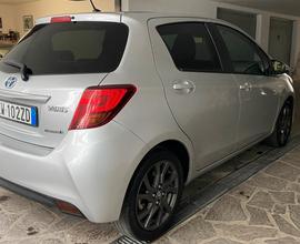 Toyota Yaris hybrid 1.5 full optional