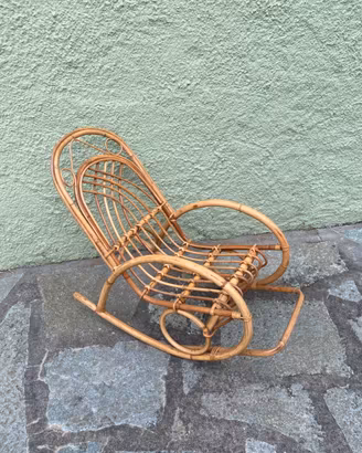 Sedia seggiola a dondolo in bambù vintage vimini