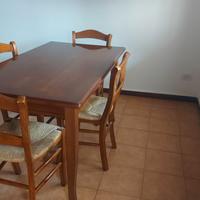 Tavolo in arte povera  con 4 sedie coordinate