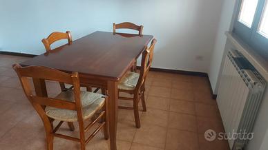 Tavolo in arte povera  con 4 sedie coordinate