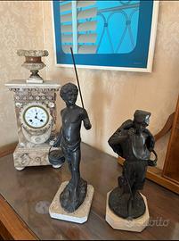 Orologio antico e bronzi antichi