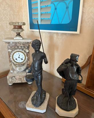 Orologio antico e bronzi antichi
