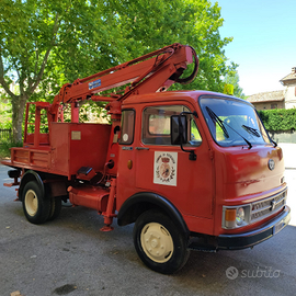 Camion OM con la gru + cestello Pat B