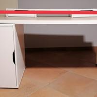 Scrivania con contenitore IKEA