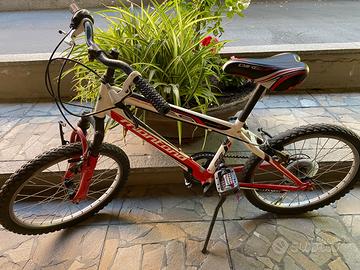 Bicicletta ESCAPE Montana