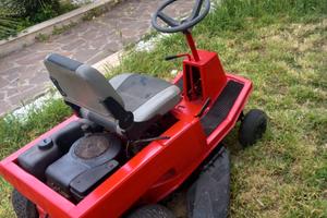 trattorino tagliaerba 