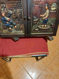 Mobiletto in legno spagnolo