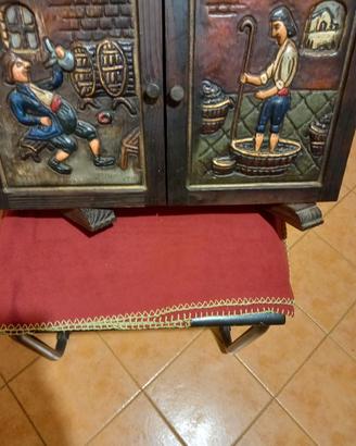 Mobiletto in legno spagnolo