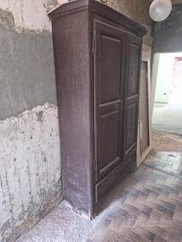 vecchio mobile in legno 
