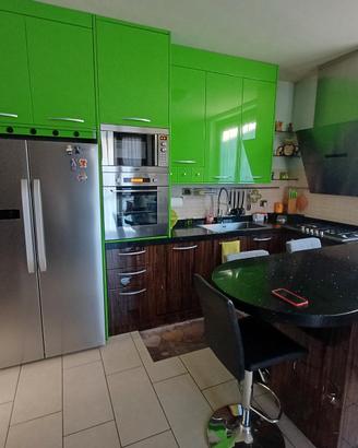 cucina artigianale ad angolo con penisola