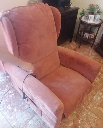 Poltrona elettroassistita per anziani