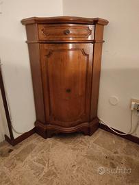 Mobile ad angolo in legno stile classico