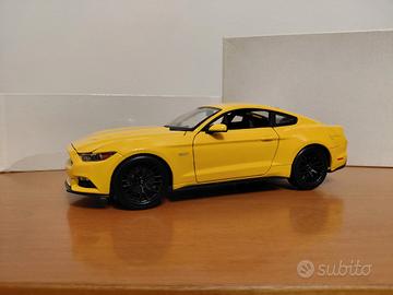 Maisto 1:18 Ford Mustang no Burago Polistil 