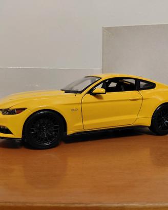 Maisto 1:18 Ford Mustang no Burago Polistil 