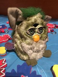 Furby originale + 29 portachiavi brandizzati